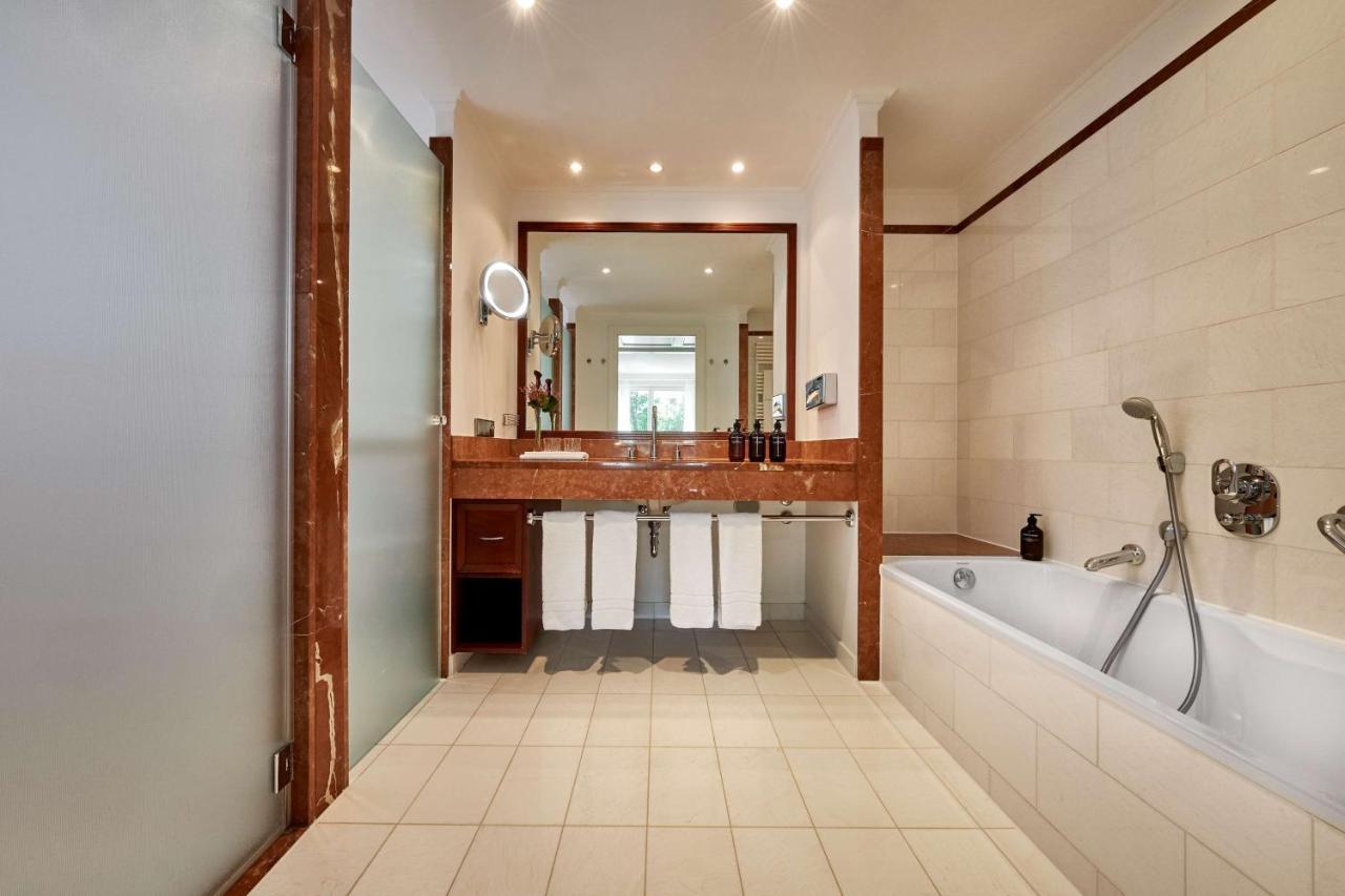 Maison Messmer - Ein Mitglied Der Hommage Luxury Hotels Collection Baden-Baden Exterior photo Bathroom