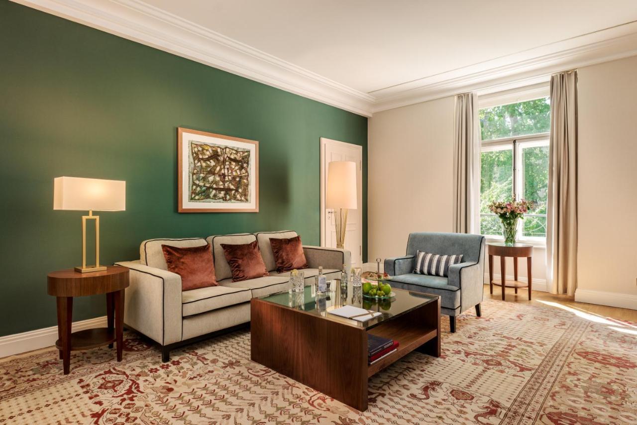 Maison Messmer - Ein Mitglied Der Hommage Luxury Hotels Collection Baden-Baden Exterior photo A suite at the hotel
