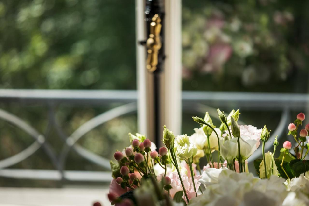 Maison Messmer - Ein Mitglied Der Hommage Luxury Hotels Collection Baden-Baden Exterior photo A view of the conservatory