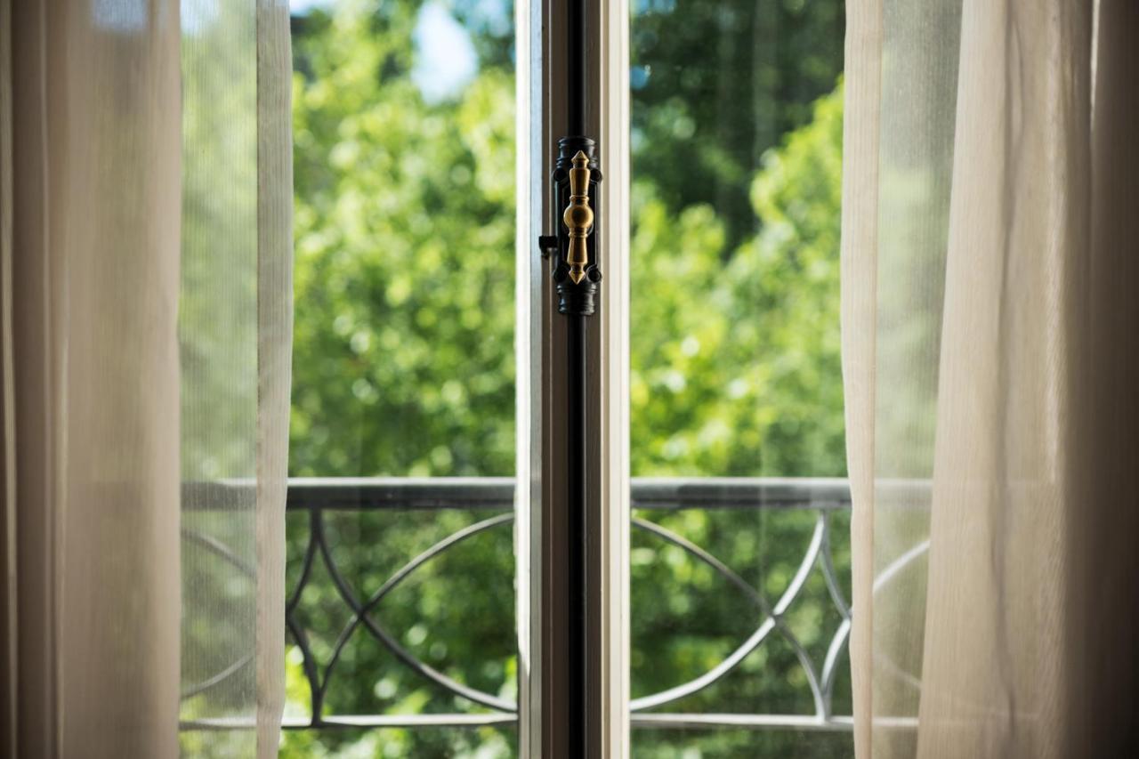 Maison Messmer - Ein Mitglied Der Hommage Luxury Hotels Collection Baden-Baden Exterior photo A window with a view of the garden