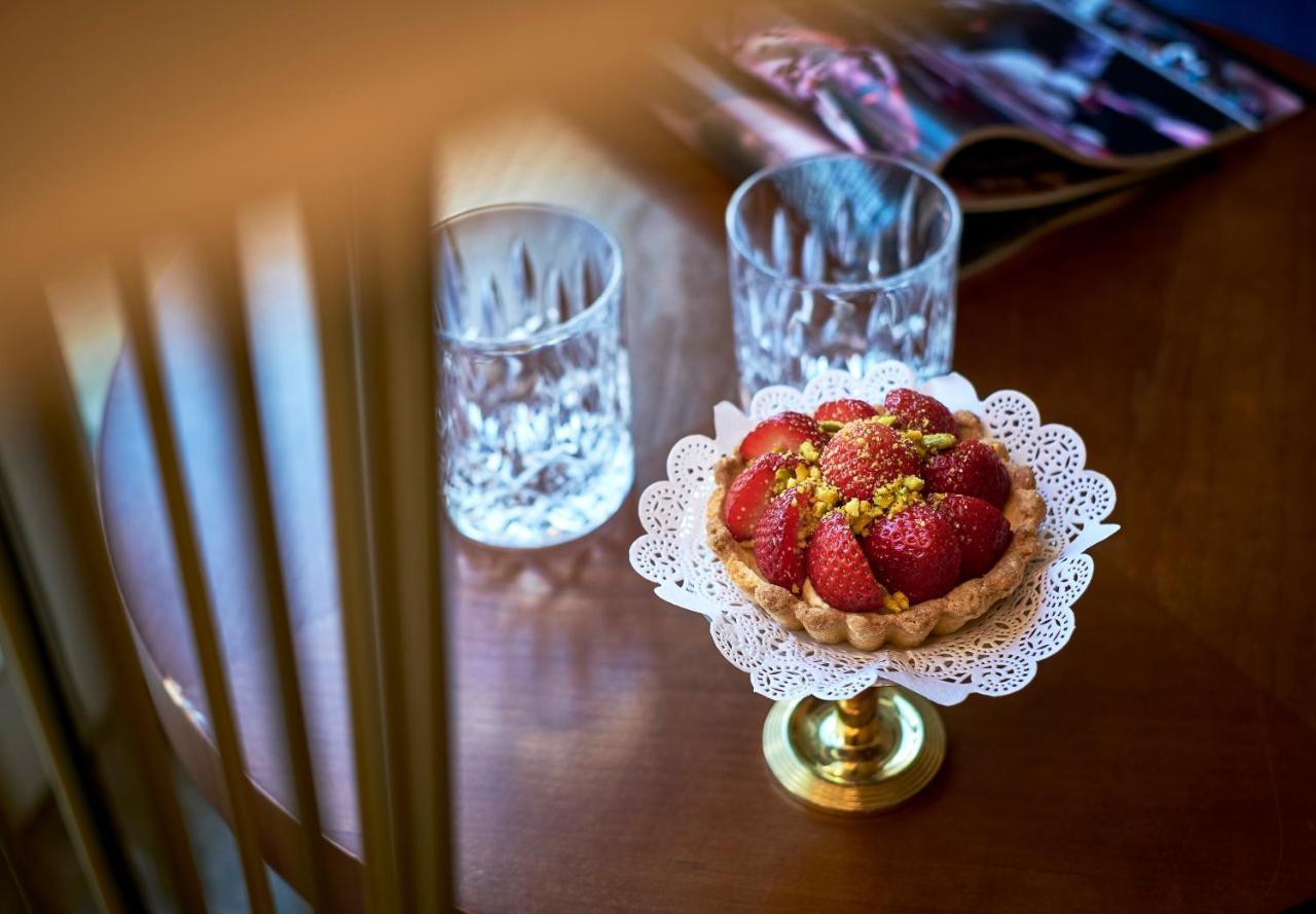 Maison Messmer - Ein Mitglied Der Hommage Luxury Hotels Collection Baden-Baden Exterior photo A strawberry tart